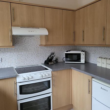 Grayz Townhouse - Free Onsite Parking For 2 Cars Villa Lincoln Bagian luar foto