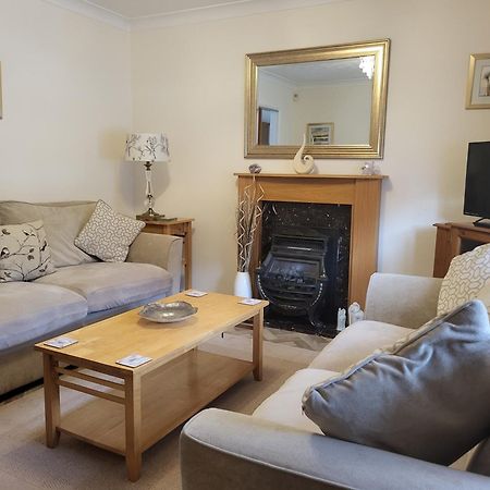 Grayz Townhouse - Free Onsite Parking For 2 Cars Villa Lincoln Bagian luar foto