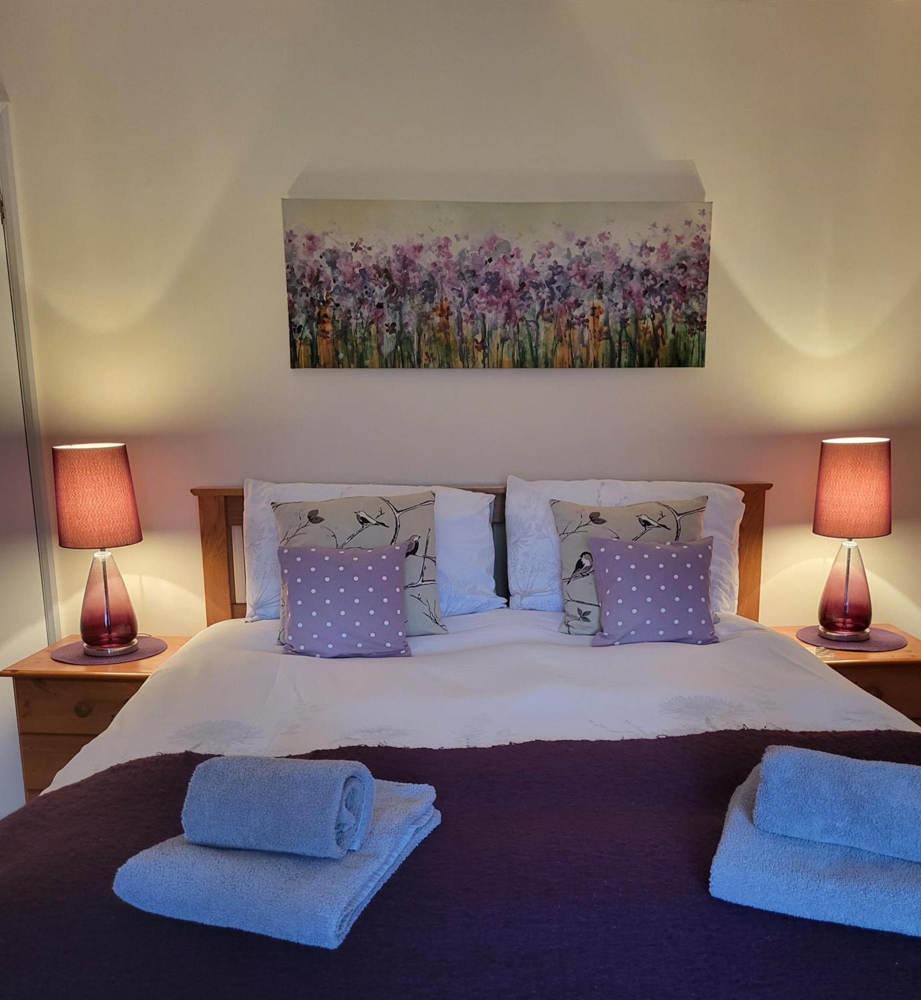 Grayz Townhouse - Free Onsite Parking For 2 Cars Villa Lincoln Bagian luar foto